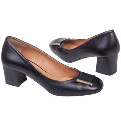 Черные женские туфли кожаные с фурнитурой на мысе KO-4227/2 czarny lico