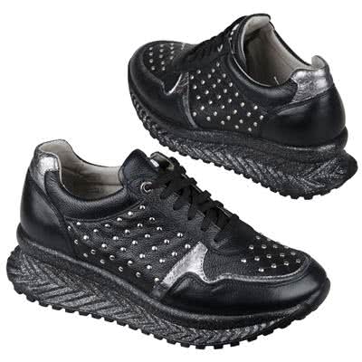 Модные женские кроссовки черные из натуральной кожи с клепками Ne-20680 czarny+srebro