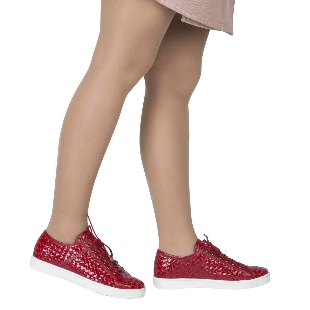Красные лаковые женские кроссовки из натуральной кожи с белой подошвой  купить в интернет магазине Kwinto