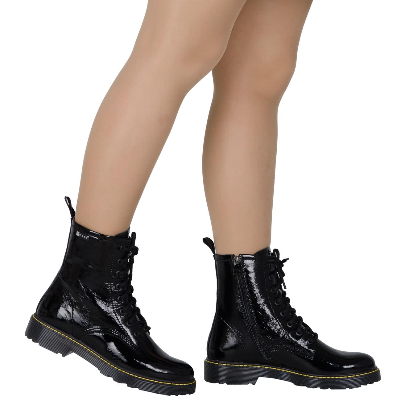 Женские высокие ботинки на шнуровке без каблука